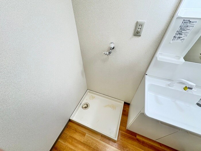 物件内観写真13　(洗濯機置場)