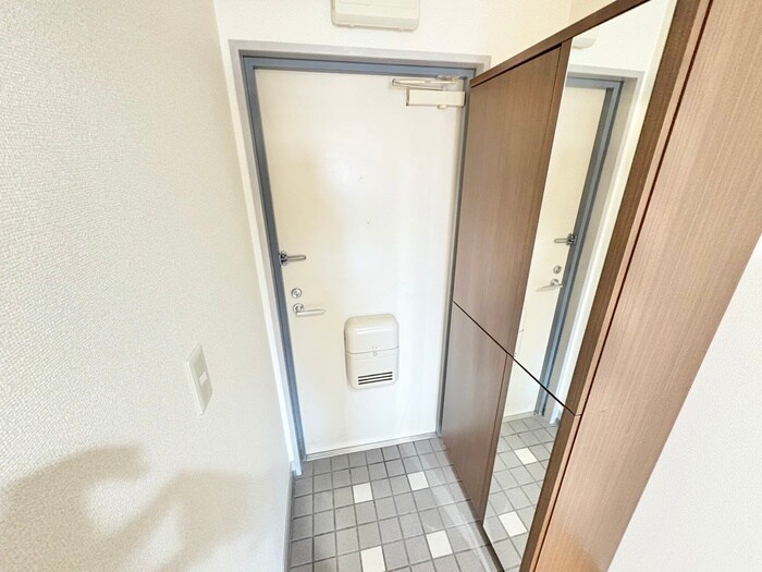 物件内観写真14　(玄関)