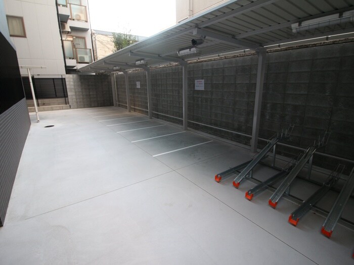 物件外観写真4　(駐輪場)