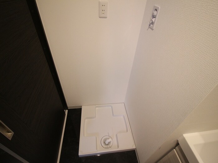 物件内観写真18　(洗濯機置場)