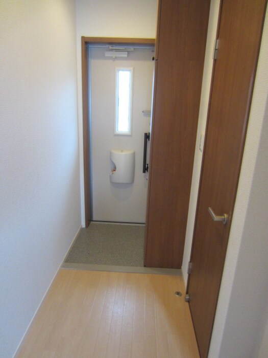 物件内観写真7　(玄関)