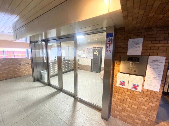 物件外観写真6　(エントランス部分)