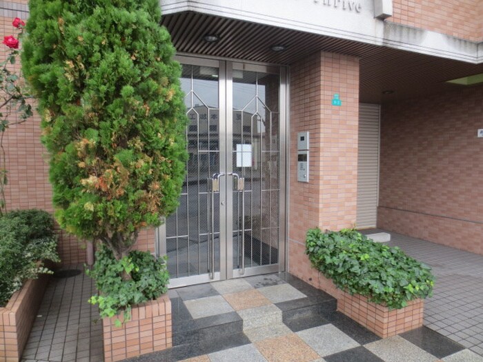 物件外観写真2　(エントランス部分)