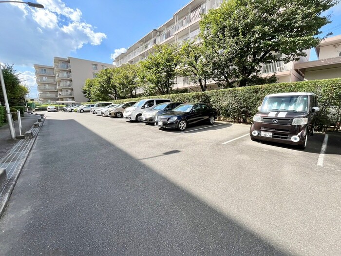 物件外観写真5　(駐車場)