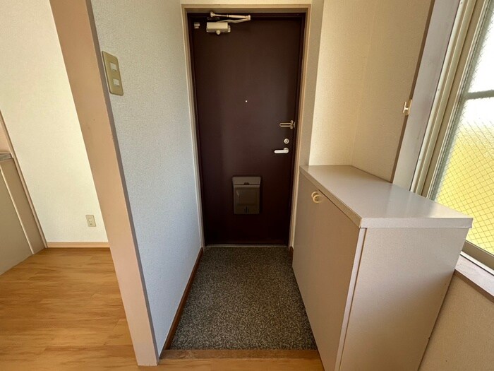 物件内観写真18　(玄関)