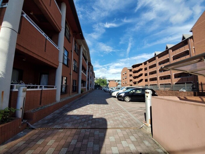 物件外観写真5　(駐車場)