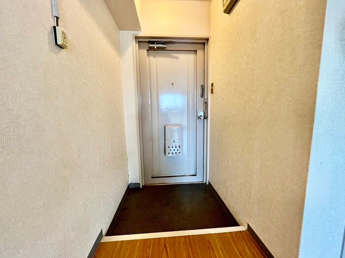 物件内観写真12　(玄関)
