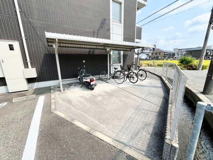 物件外観写真3　(駐輪場)
