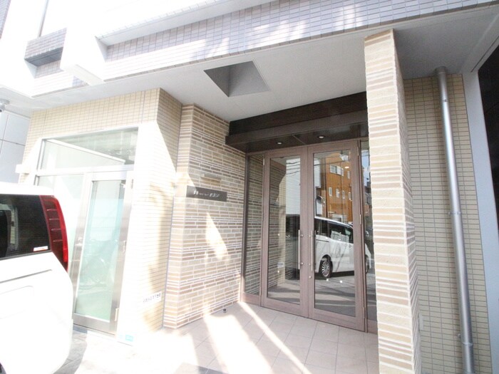 物件外観写真3　(エントランス部分)