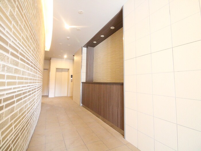 物件外観写真4　(エントランス部分)