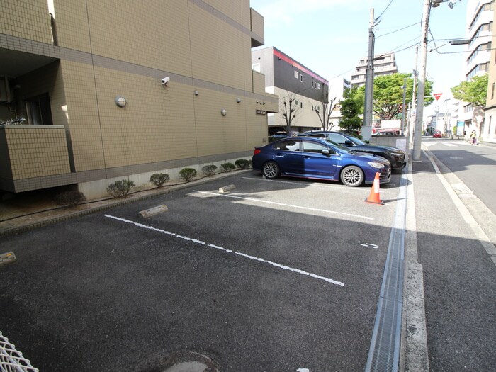 物件外観写真5　(駐車場)