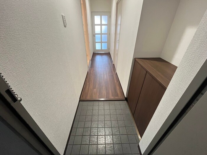 物件内観写真10　(玄関)