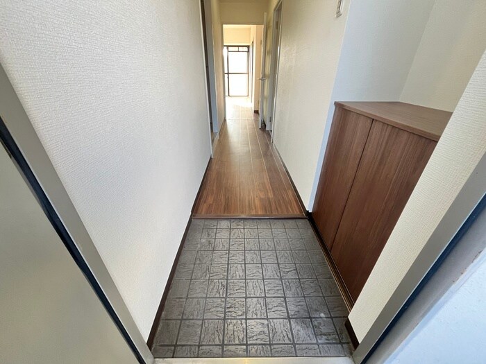 物件内観写真16　(玄関)