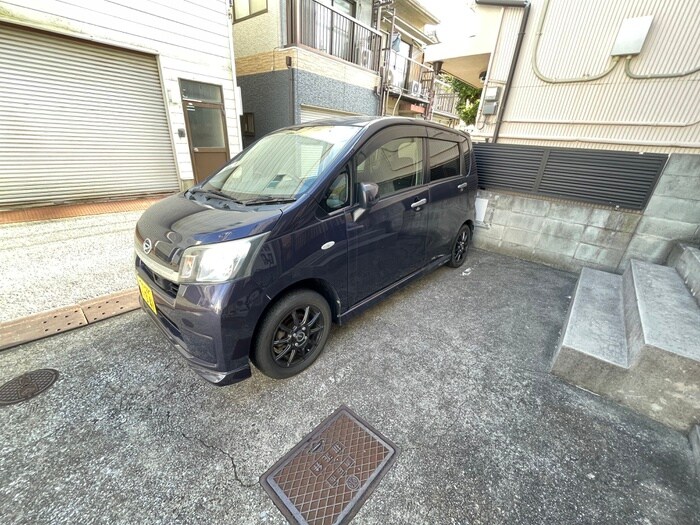 物件外観写真5　(駐車場)