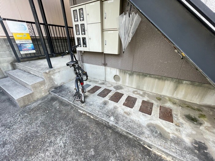 物件外観写真6　(駐輪場)
