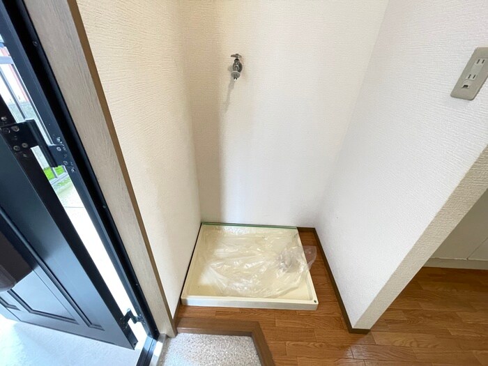 物件内観写真13　(洗濯機置場)