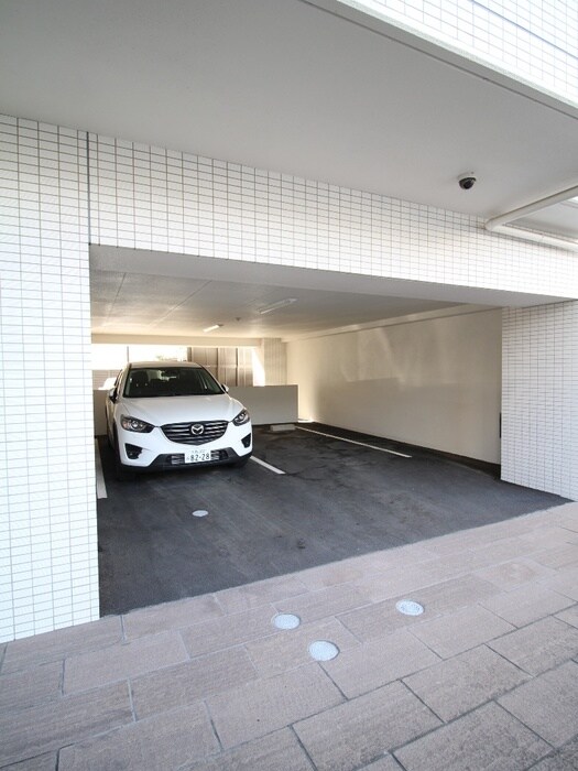 物件外観写真3　(駐車場)