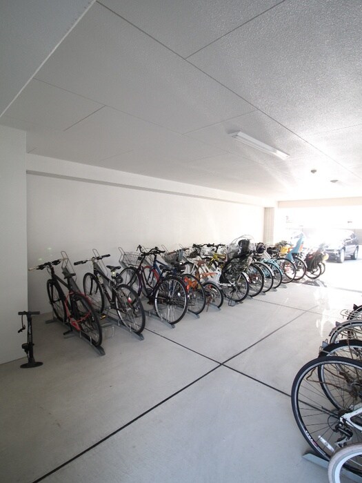 物件外観写真4　(駐輪場)