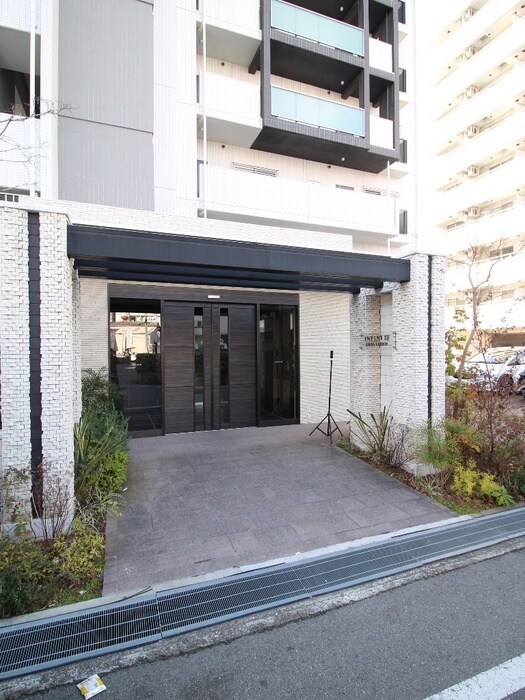 物件外観写真6　(エントランス部分)