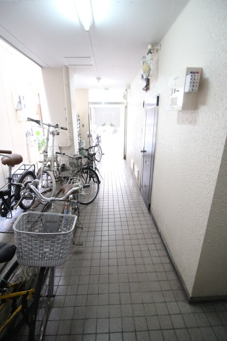 物件外観写真4　(エントランス部分)