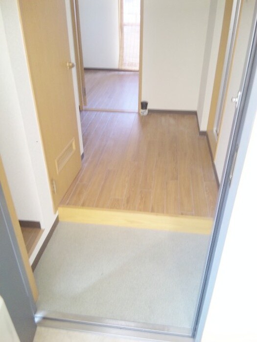物件内観写真13　(玄関)