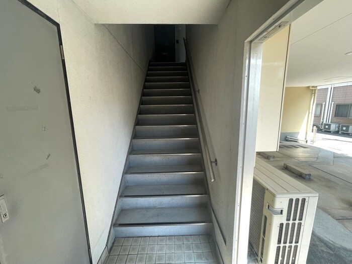 物件外観写真5　(エントランス部分)