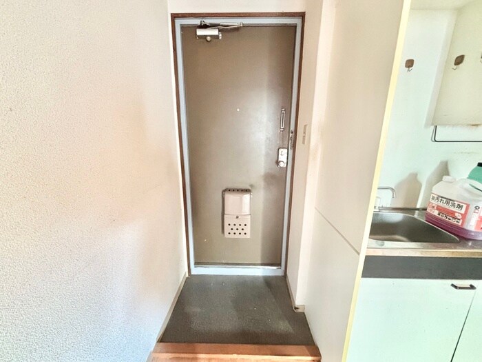 物件内観写真16　(玄関)