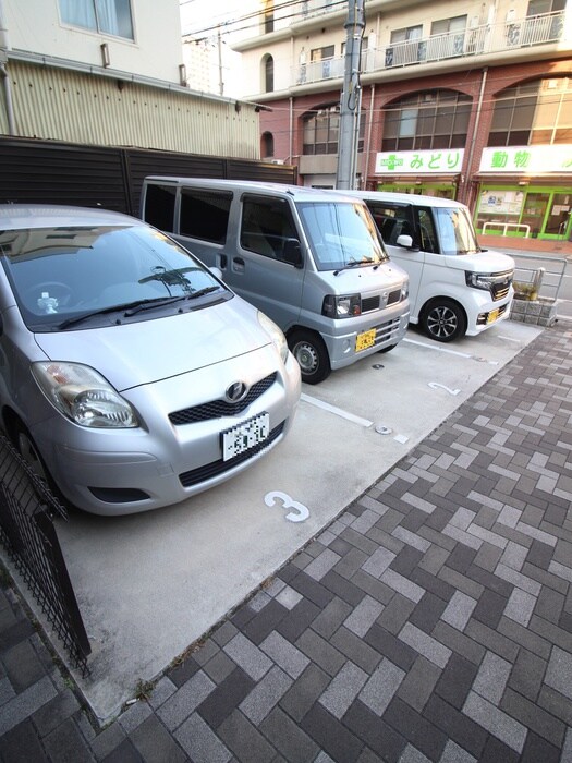 物件外観写真3　(駐車場)