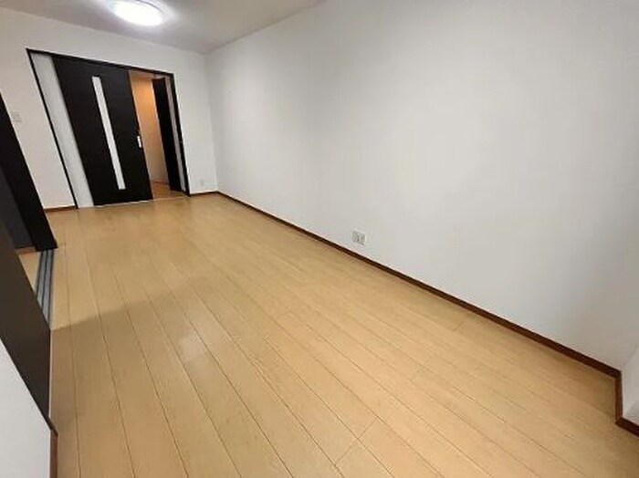 物件内観写真2　(居室)