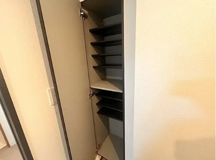 物件内観写真9　(靴箱)