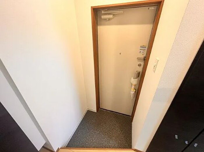 物件内観写真10　(玄関)
