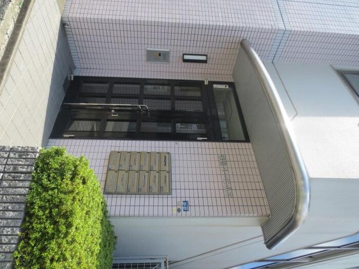 物件外観写真3　(エントランス部分)