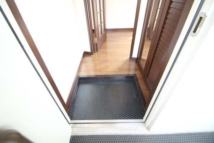 物件内観写真17　(玄関)