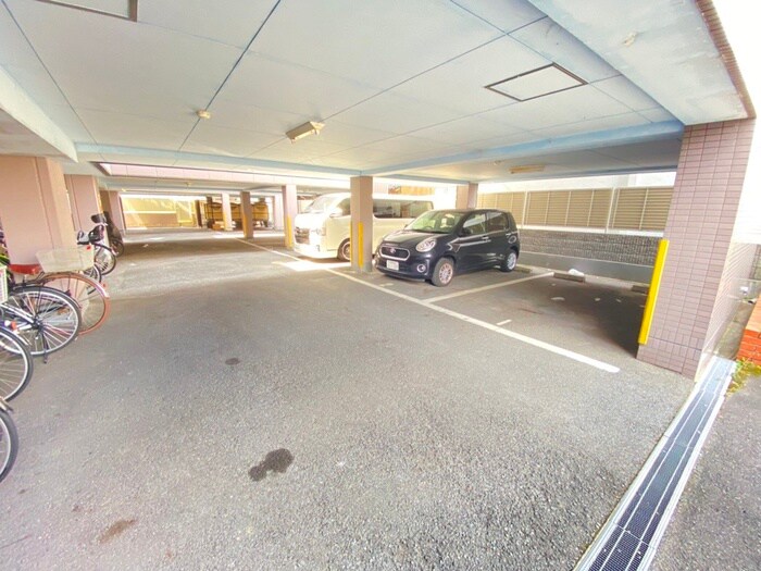 物件外観写真4　(駐車場)