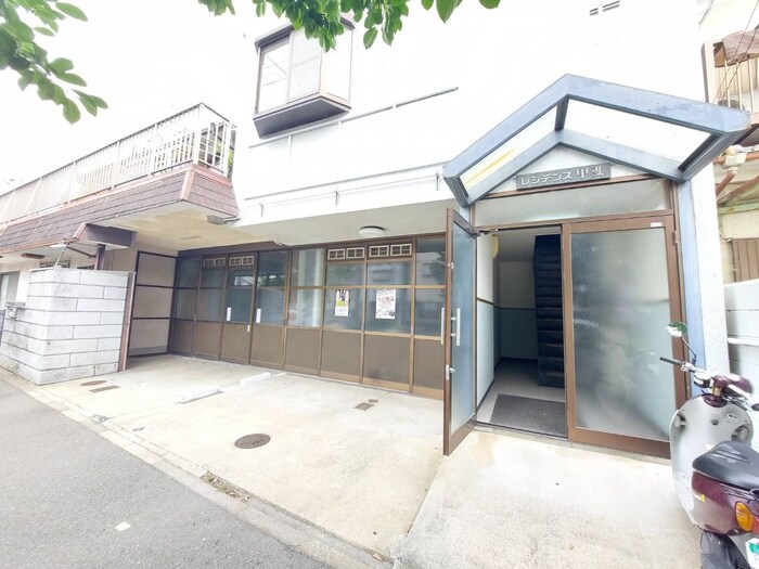 物件外観写真2　(エントランス部分)