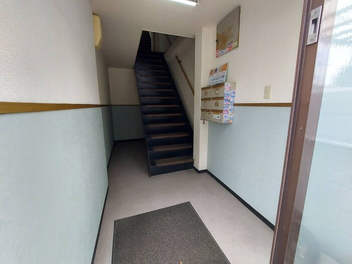 物件外観写真3　(エントランス部分)