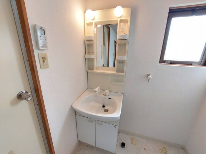 物件内観写真11　(洗面)