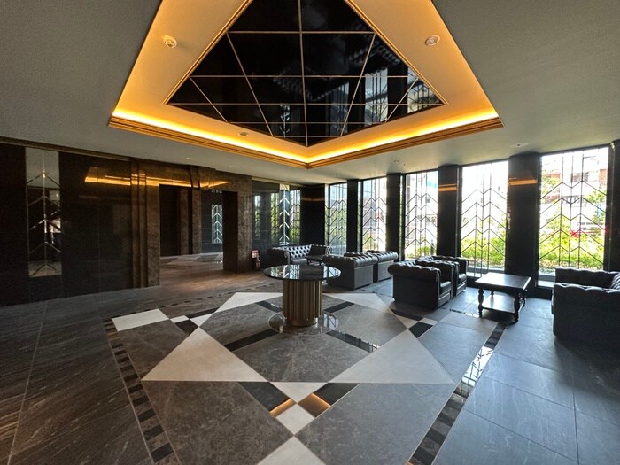 物件外観写真4　(エントランス部分)