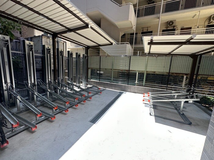 物件外観写真6　(駐輪場)