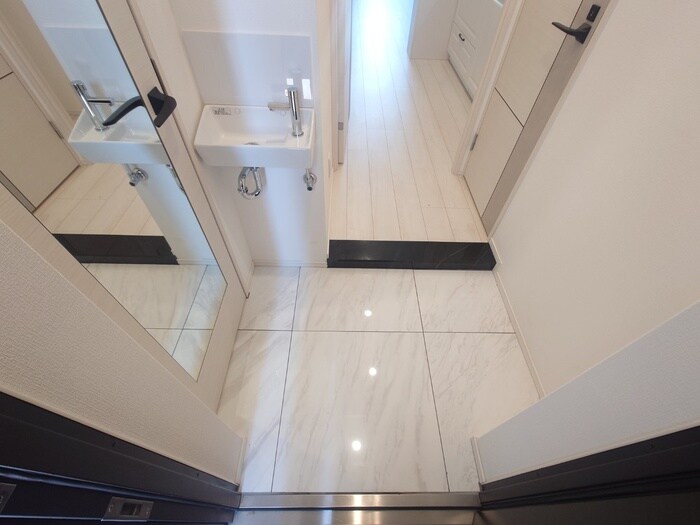 物件内観写真16　(玄関)