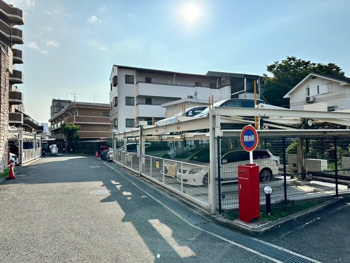 物件外観写真1　(駐車場)