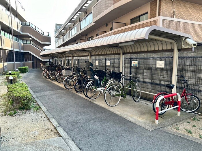 物件外観写真6　(駐輪場)