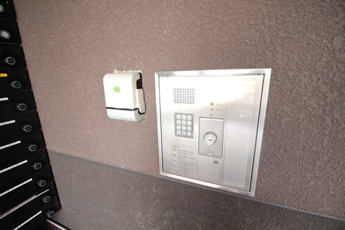 物件外観写真4　(エントランス部分)