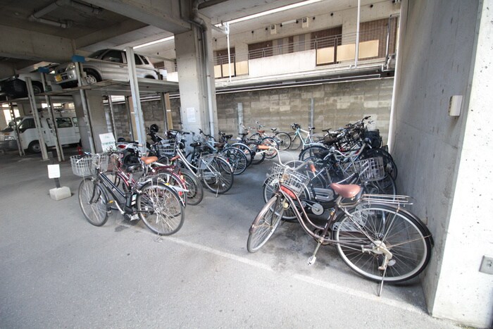 物件外観写真5　(駐輪場)
