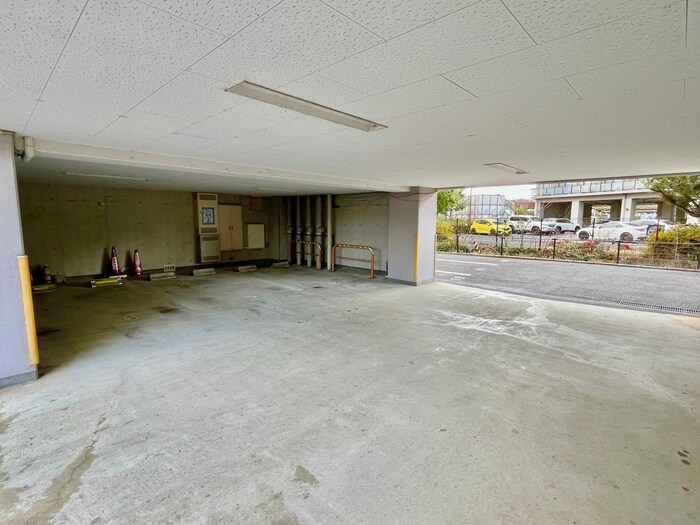 物件外観写真4　(駐車場)