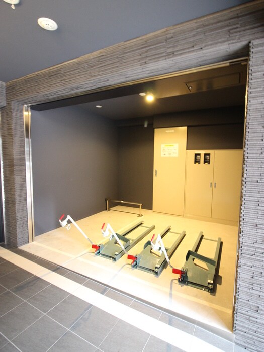 物件外観写真2　(駐輪場)