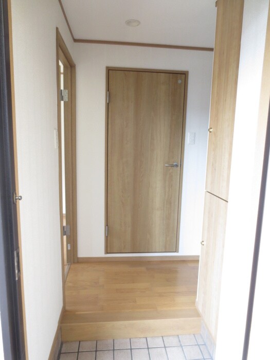 物件内観写真7　(玄関)