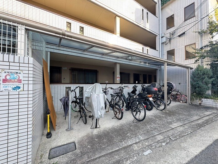 物件外観写真4　(駐輪場)