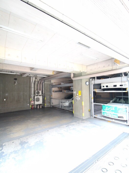 物件外観写真5　(駐車場)