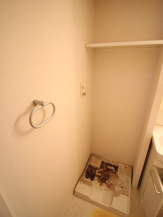 物件内観写真15　(洗濯機置場)